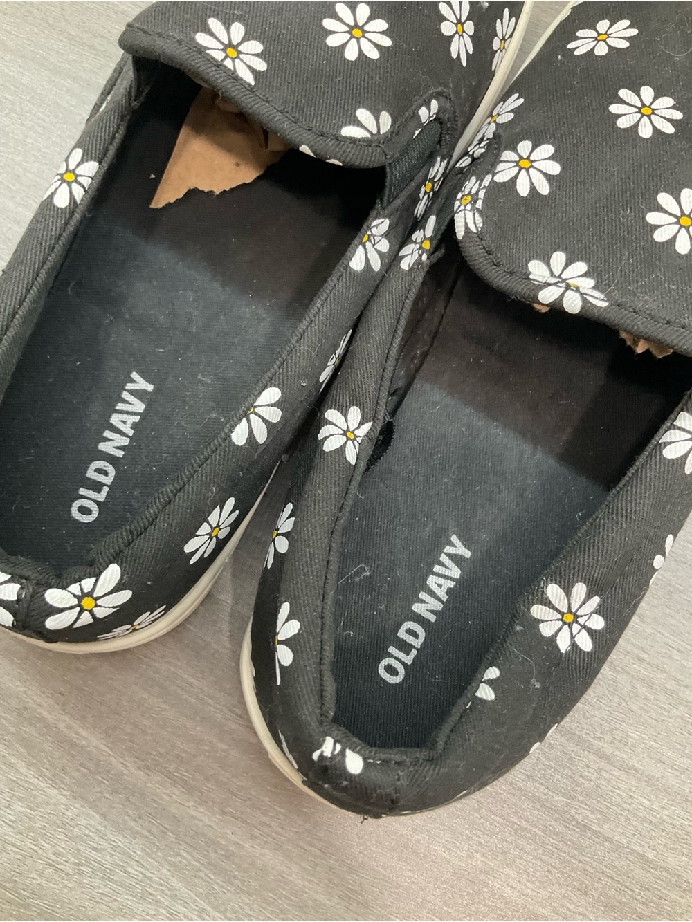 NWOT OLD NAVY CANVAS DAISY SLIP ON SNEAKERS - Picture 3 of 7